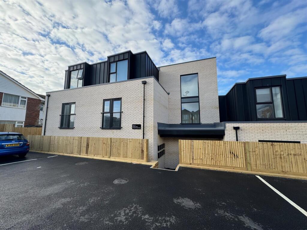 2 bed 1st Floor Flat for rent in Telscombe Cliffs. From Foster & Co - Hove