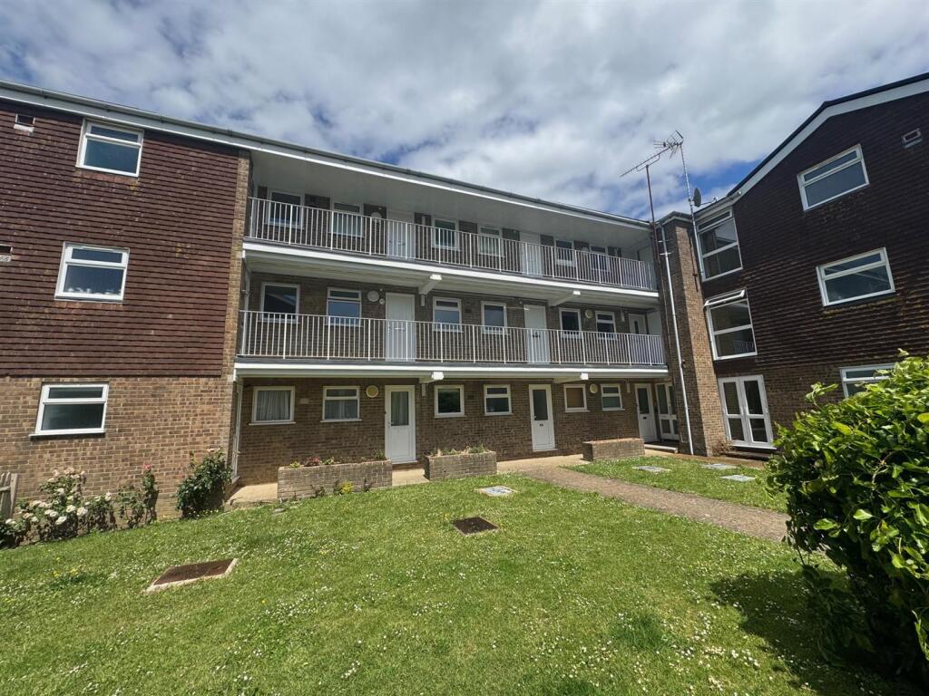 4 bed 1st Floor Flat for rent in Upper Beeding. From Foster & Co - Hove