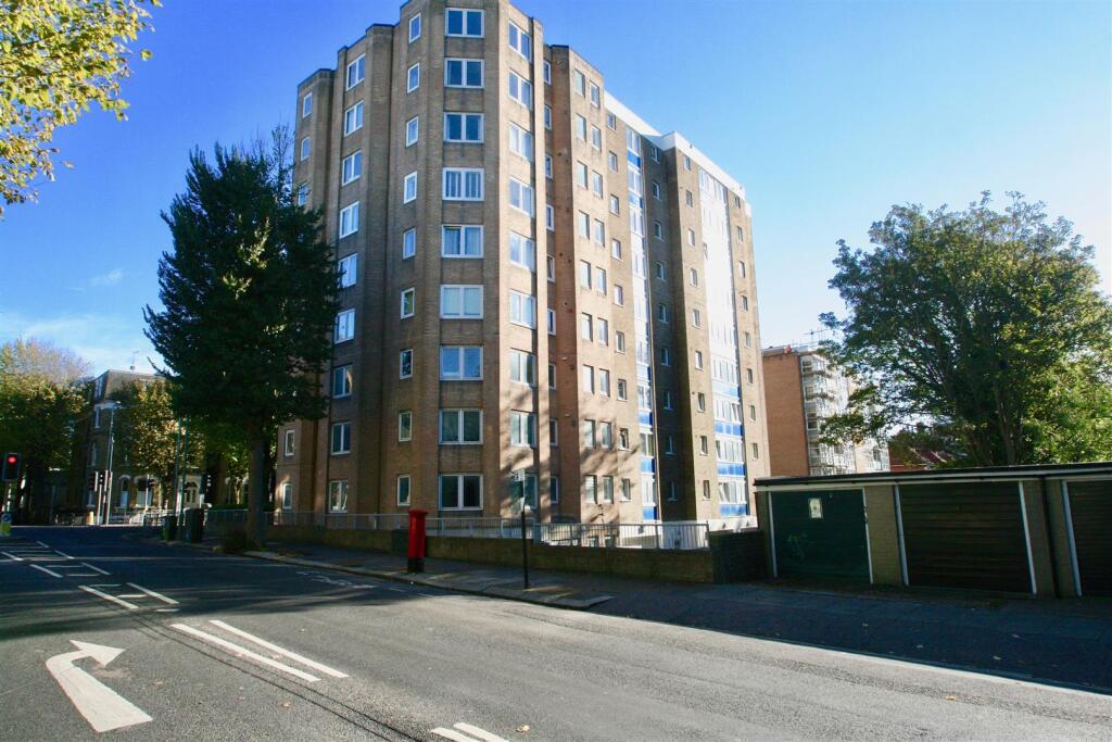 2 bed 1st Floor Flat for rent in Brighton and Hove. From Foster & Co - Hove