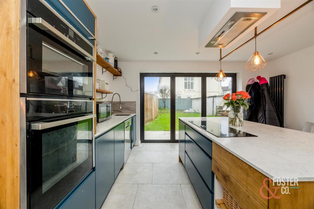 3 bed 1st Floor Flat for rent in Portslade-by-Sea. From Foster & Co - Hove