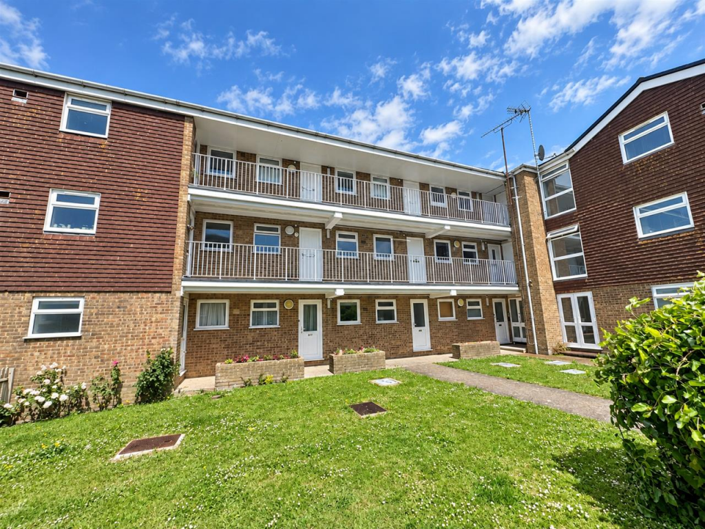 1 bed 1st Floor Flat for rent in Castle Town. From Foster & Co - Hove