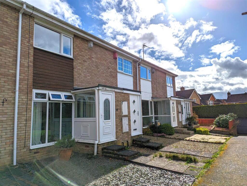 2 bed Mid Terraced House for rent in Waldridge. From Venture Properties - Chester Le Street