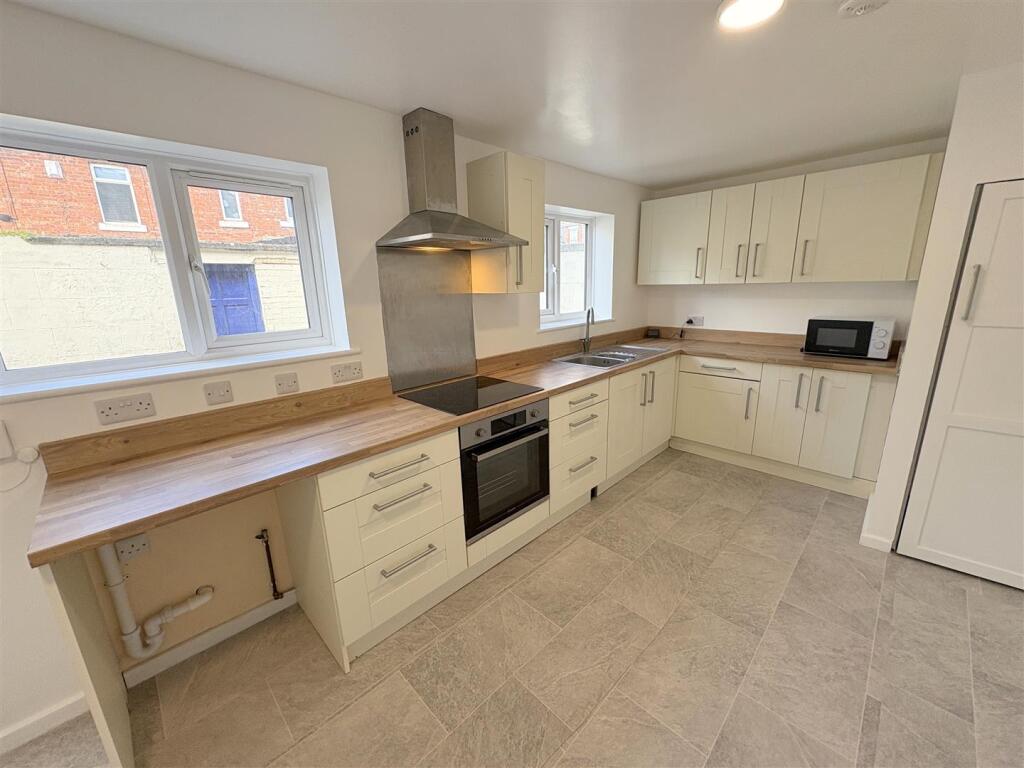 3 bed Mid Terraced House for rent in Darlington. From Venture Properties - Darlington