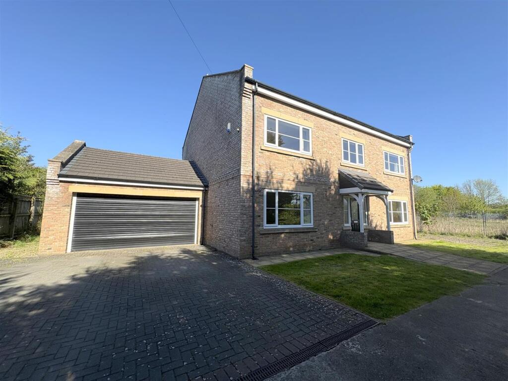 6 bed Detached for rent in Middleton St George. From Venture Properties - Darlington