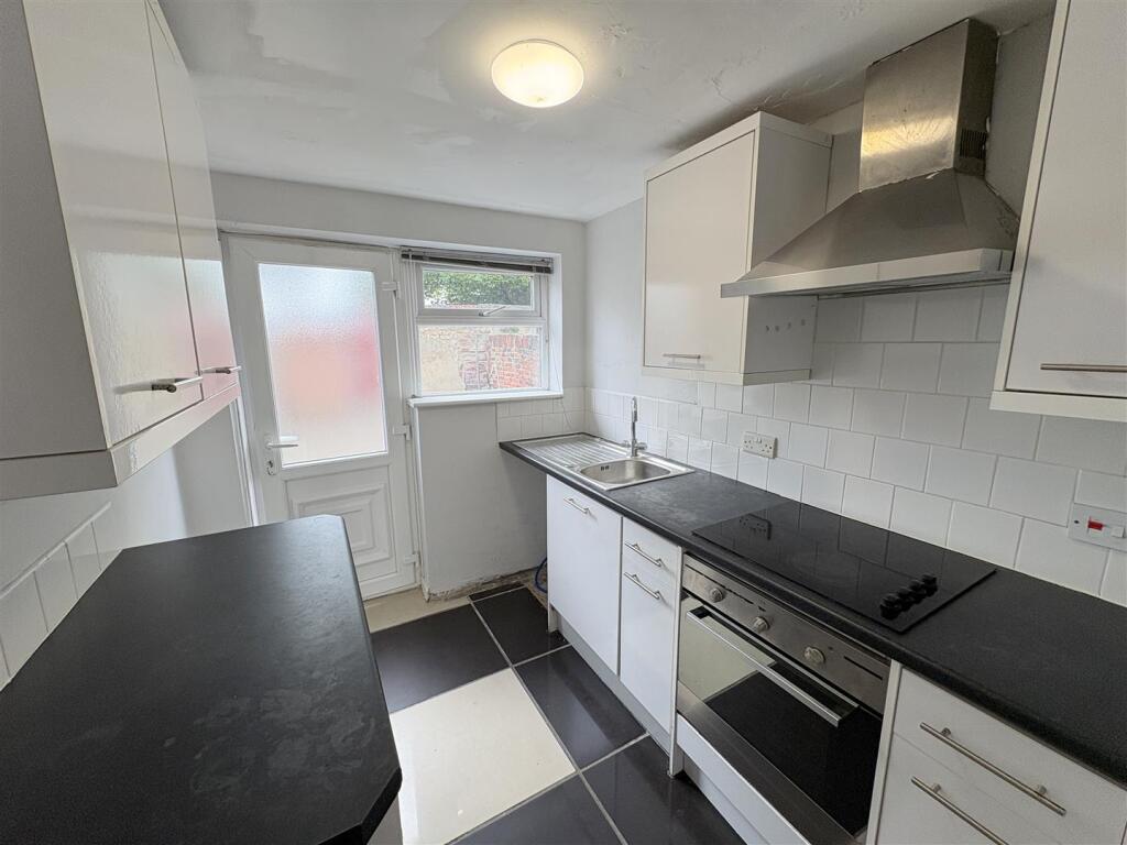 2 bed Mid Terraced House for rent in Darlington. From Venture Properties - Darlington