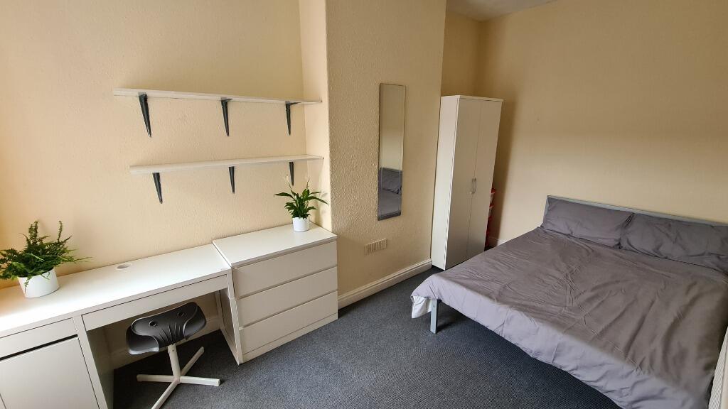 5 bed Mid Terraced House for rent in Stoke-on-Trent. From Nicholas Humphreys - Stoke-On-Trent