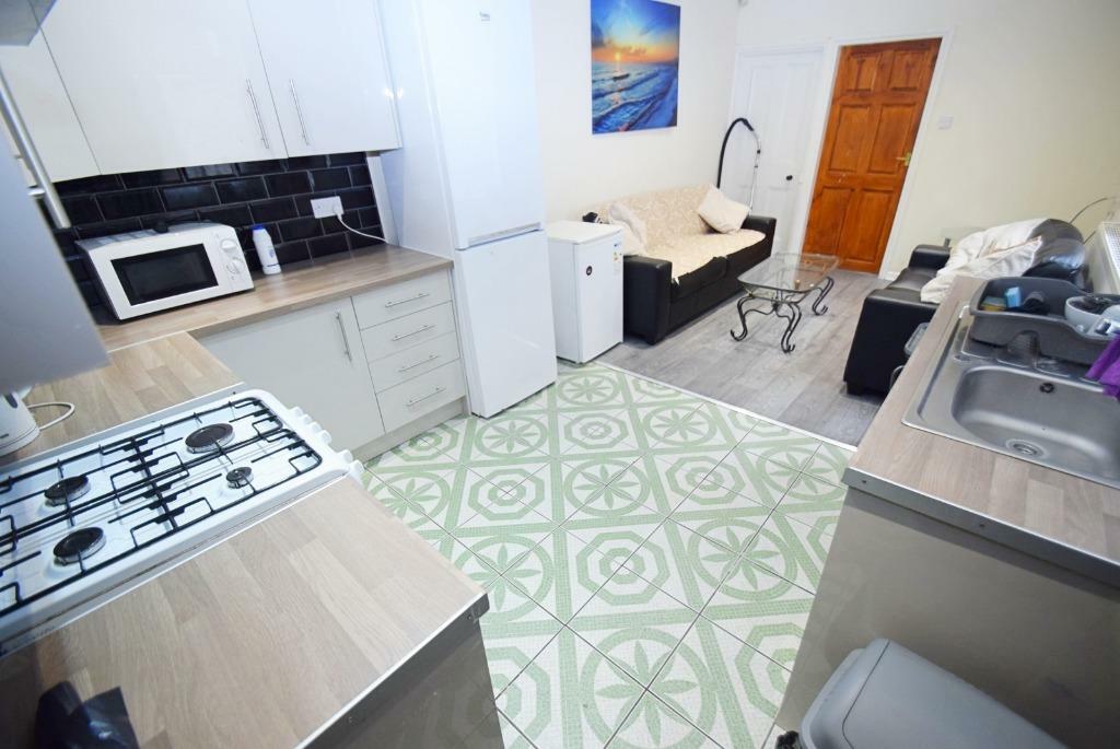 6 bed House Share for rent in Stoke-on-Trent. From Nicholas Humphreys - Stoke-On-Trent