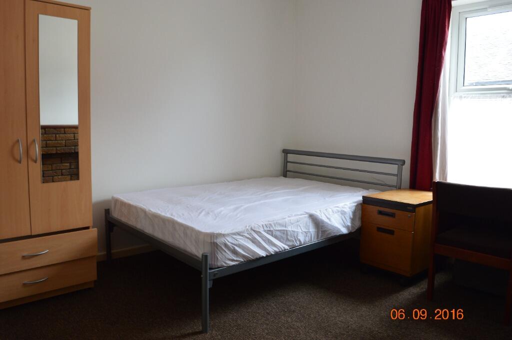 4 bed Mid Terraced House for rent in Newcastle-under-Lyme. From Nicholas Humphreys - Stoke-On-Trent