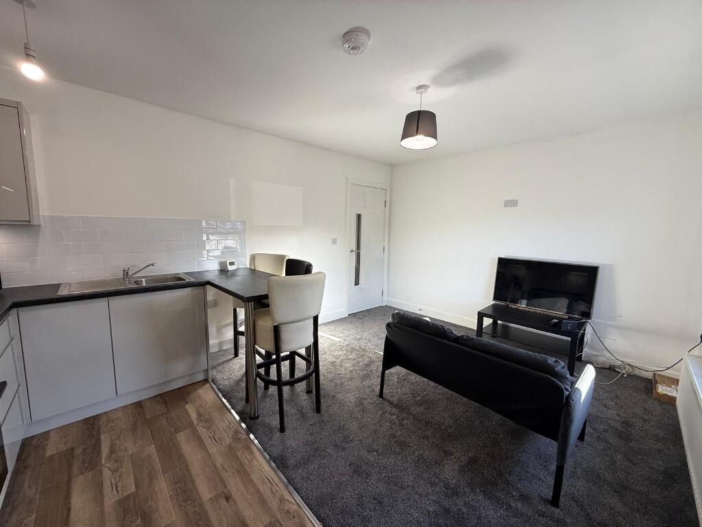 3 bed 1st Floor Flat for rent in Newcastle-under-Lyme. From Nicholas Humphreys - Stoke-On-Trent 3 bed 1st Floor Flat for rent in Newcastle-under-Lyme. From Nicholas Humphreys - Stoke-On-Trent
