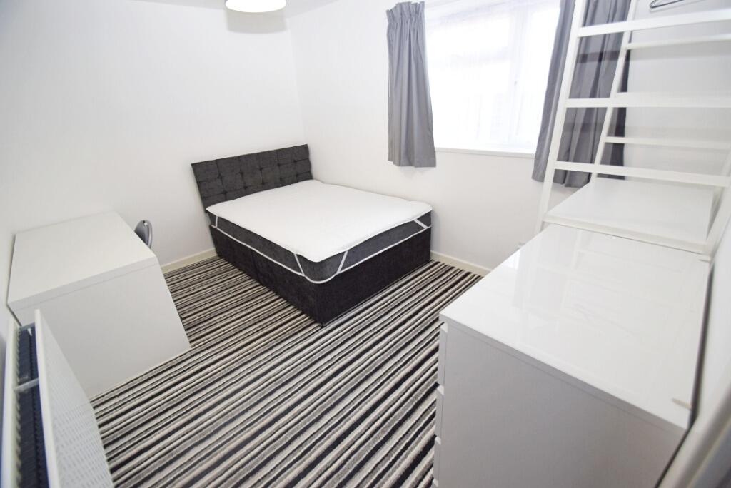 5 bed Mid Terraced House for rent in Stoke-on-Trent. From Nicholas Humphreys - Stoke-On-Trent