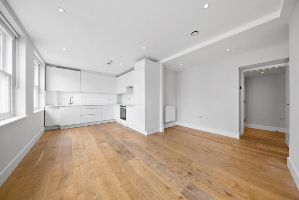 3 bed Apartment for rent in Westminster. From Greater London Properties - Bloomsbury