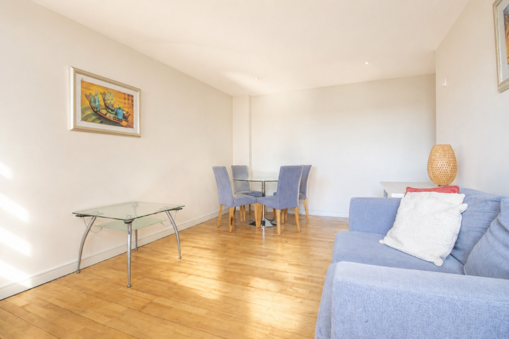2 bed Apartment for rent in Camden Town. From Greater London Properties - Bloomsbury