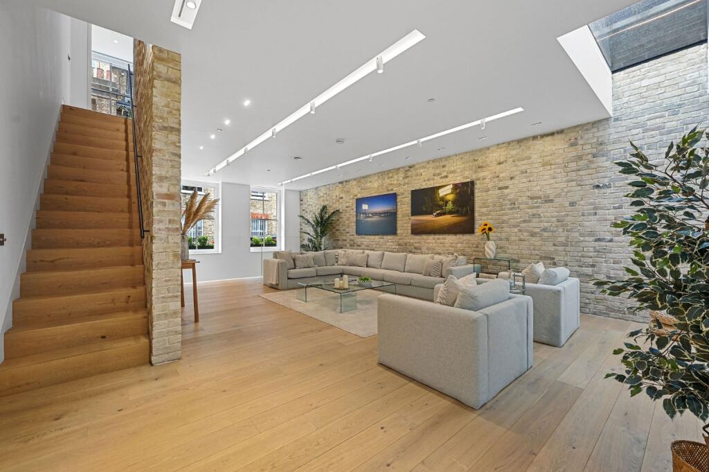 3 bed Mews for rent in Paddington. From Greater London Properties - Bloomsbury