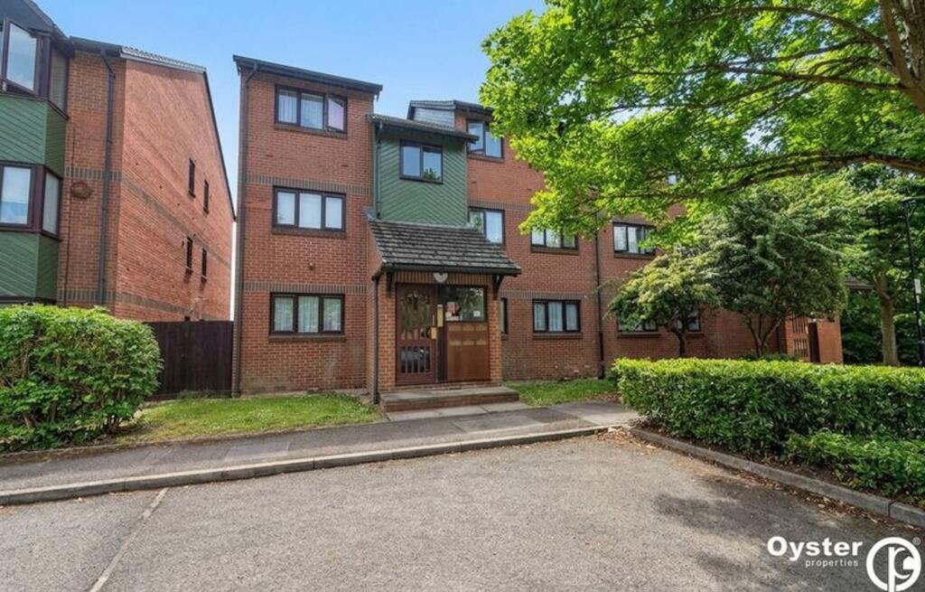 2 bed 1st Floor Flat for rent in Waltham Cross. From Oyster Properties - London 2 bed 1st Floor Flat for rent in Waltham Cross. From Oyster Properties - London