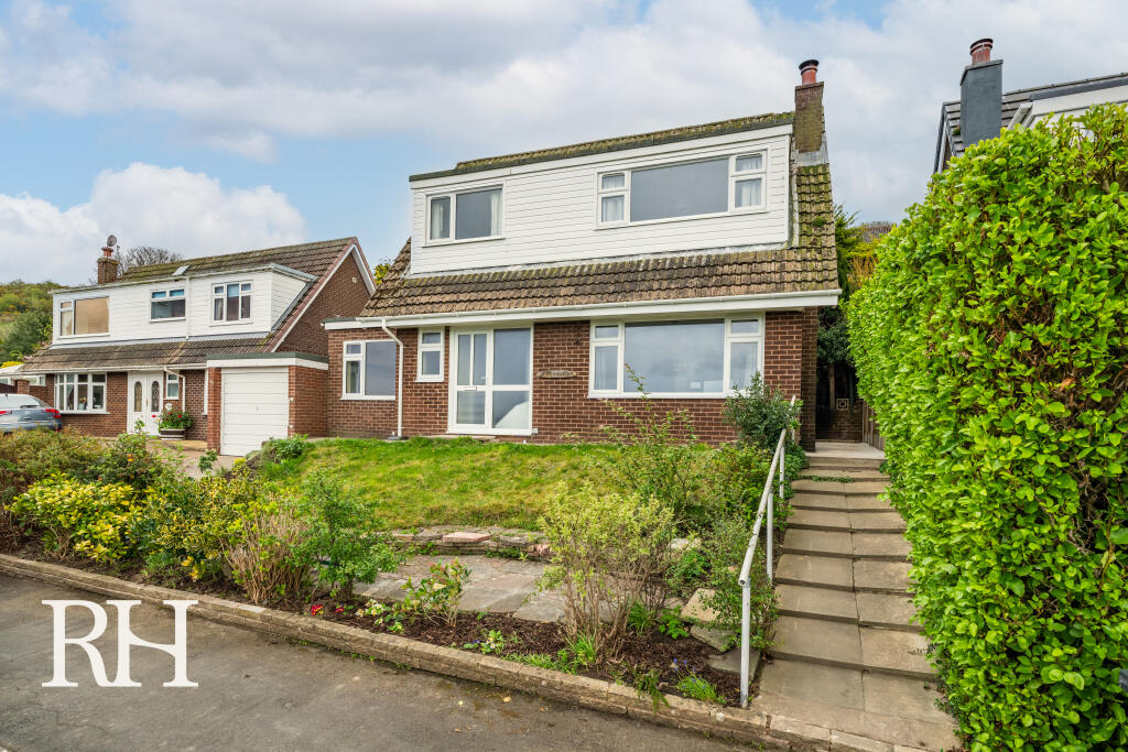 3 bed Detached for rent in Conwy. From Robbie Howarth Estate Agents - Conwy