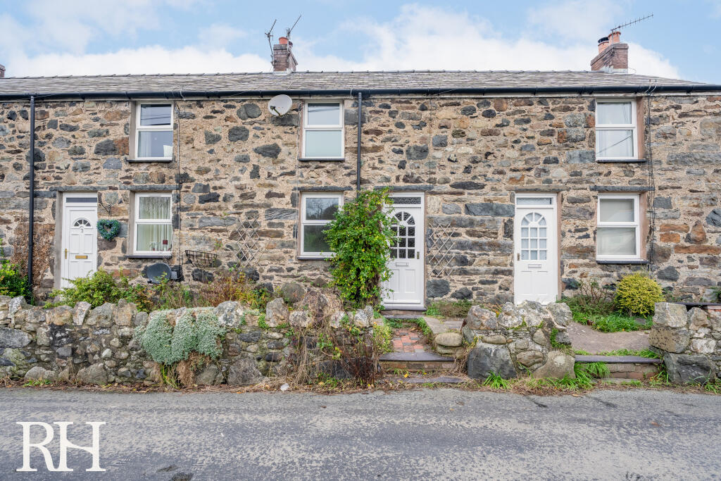 2 bed Mid Terraced House for rent in Conwy. From Robbie Howarth Estate Agents - Conwy