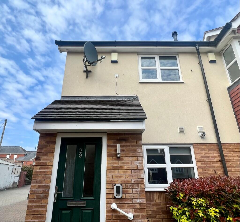 2 bed 1st Floor Flat for rent in Bryn Pydew. From Robbie Howarth Estate Agents - Conwy