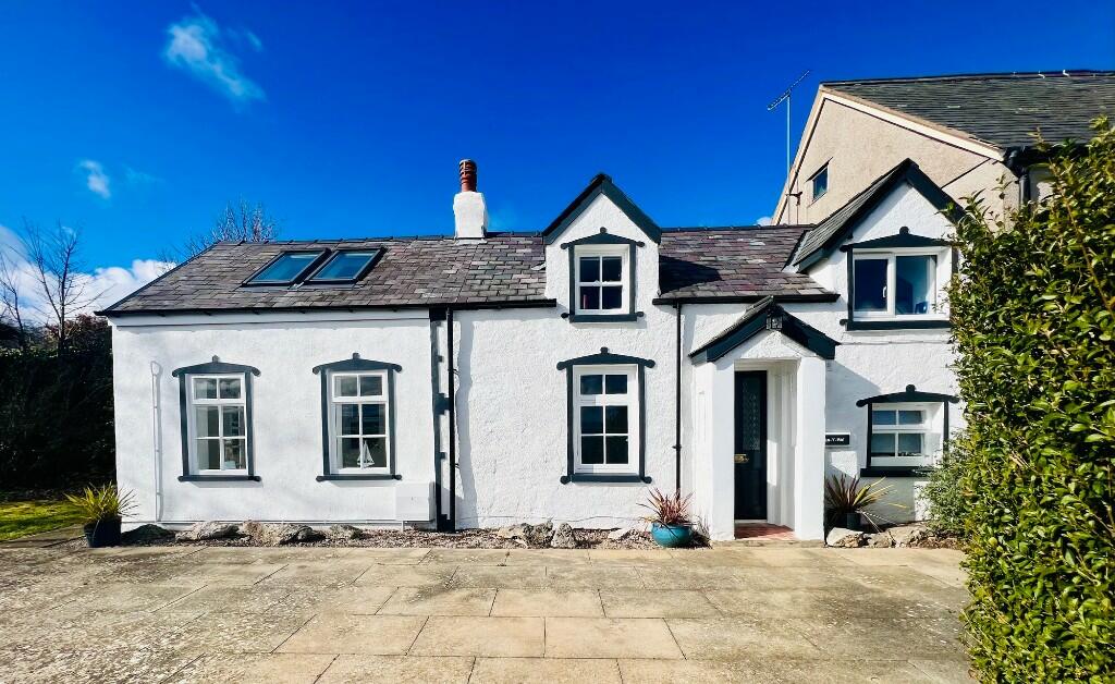 2 bed Cottage for rent in Penrhyn-side. From Robbie Howarth Estate Agents - Conwy