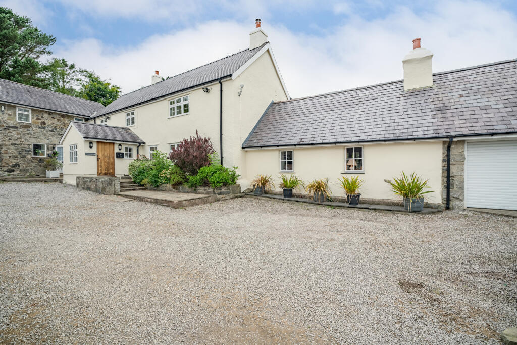 4 bed Link detached for rent in Betws-yn-Rhos. From Robbie Howarth Estate Agents - Conwy 4 bed Link detached for rent in Betws-yn-Rhos. From Robbie Howarth Estate Agents - Conwy