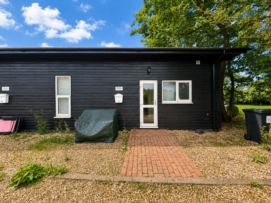 1 bed Terraced bungalow for rent in Hitchin. From Mather Marshall - Stevenage Ltd