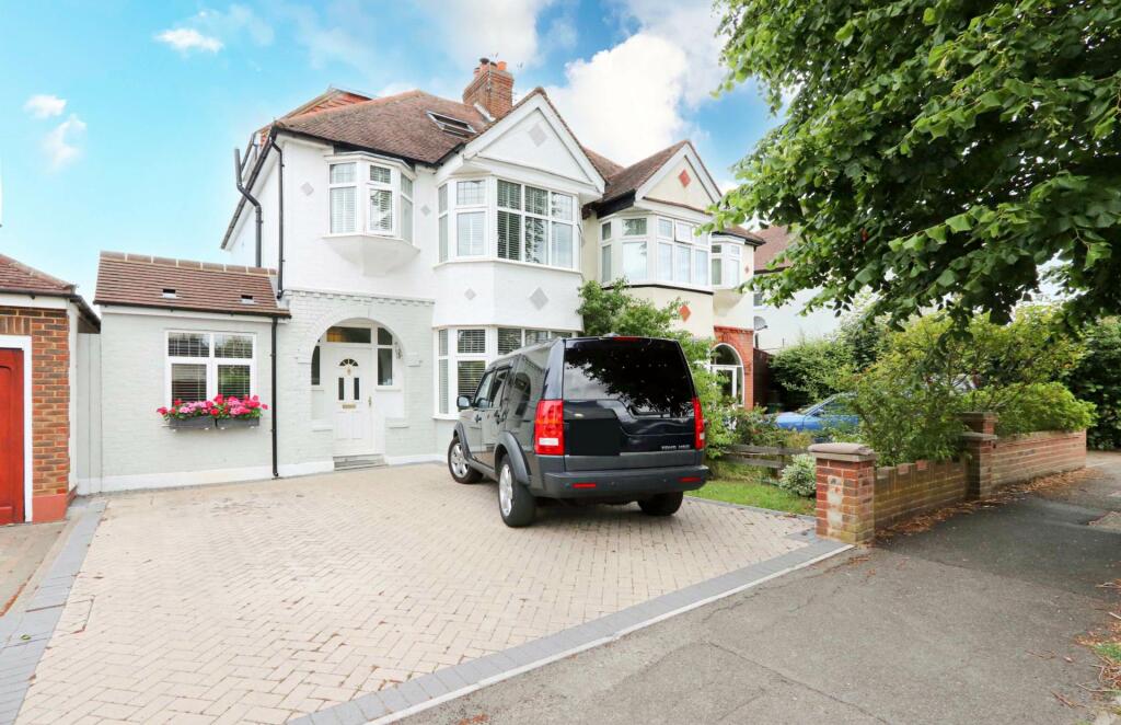 4 bed Semi-Detached House for rent in Worcester Park. From SeOUL Residential