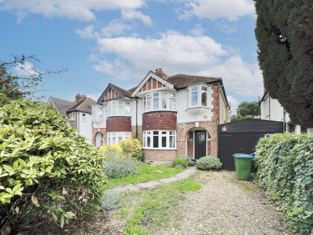 3 bed Semi Detached for rent in East Molesey. From SeOUL Residential - New Malden 3 bed Semi Detached for rent in East Molesey. From SeOUL Residential - New Malden