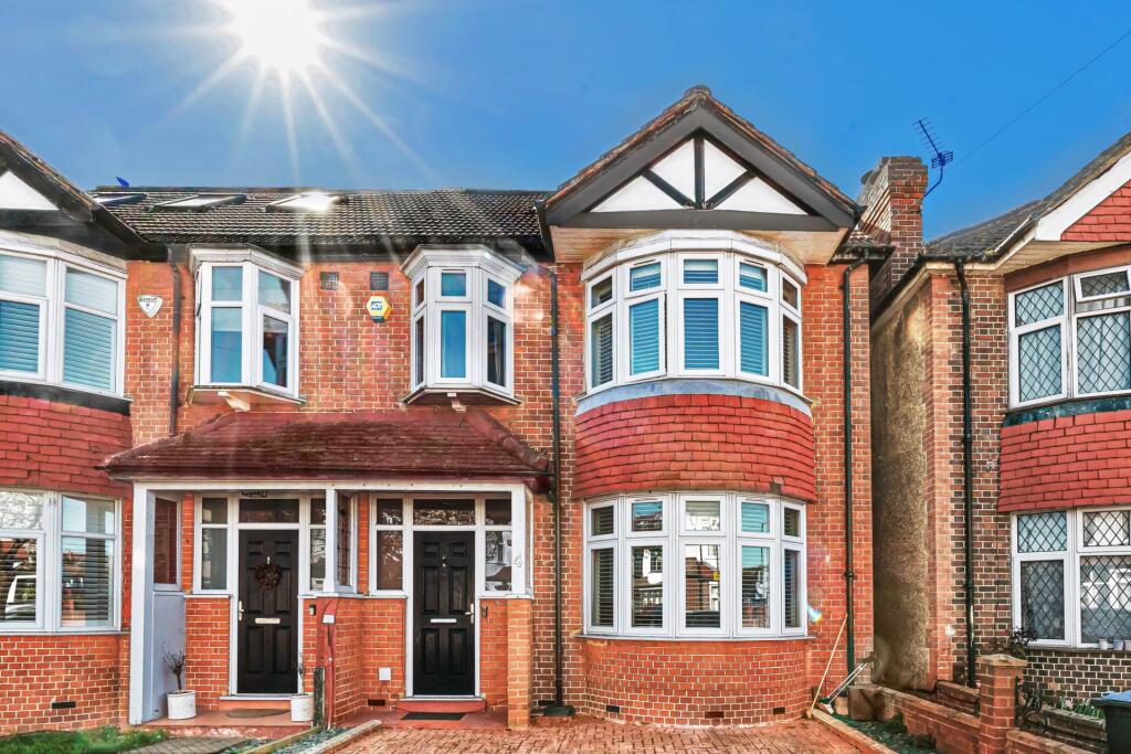 5 bed Semi Detached for rent in London. From SeOUL Residential - New Malden