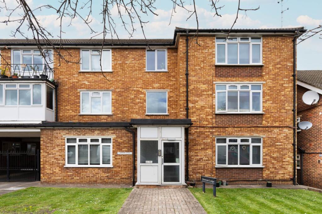 2 bed 1st Floor Flat for rent in Worcester Park. From SeOUL Residential - New Malden
