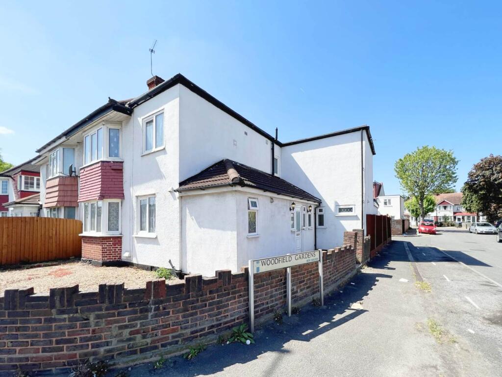 4 bed Semi Detached for rent in New Malden. From SeOUL Residential - New Malden 4 bed Semi Detached for rent in New Malden. From SeOUL Residential - New Malden