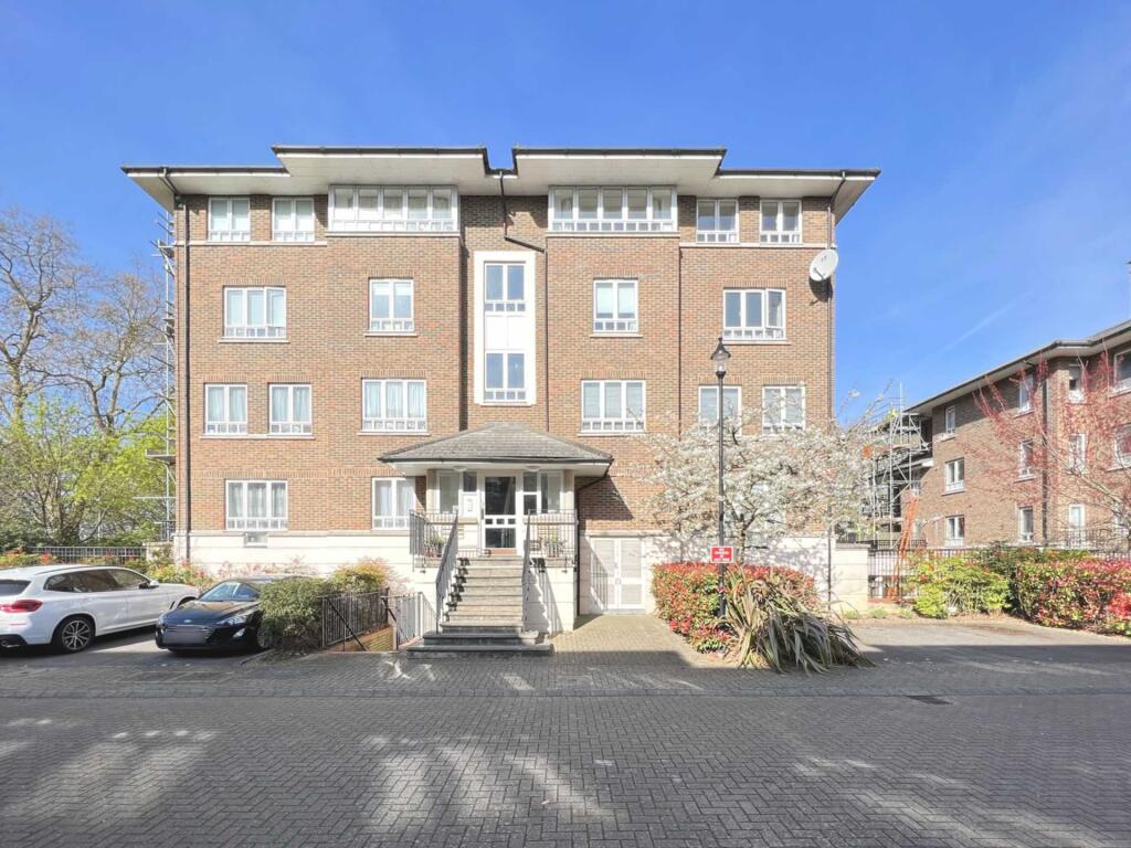 3 bed 1st Floor Flat for rent in Kingston upon Thames. From SeOUL Residential - New Malden