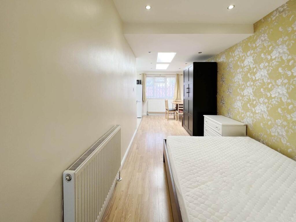 4 bed House Share for rent in New Malden. From SeOUL Residential - New Malden 4 bed House Share for rent in New Malden. From SeOUL Residential - New Malden