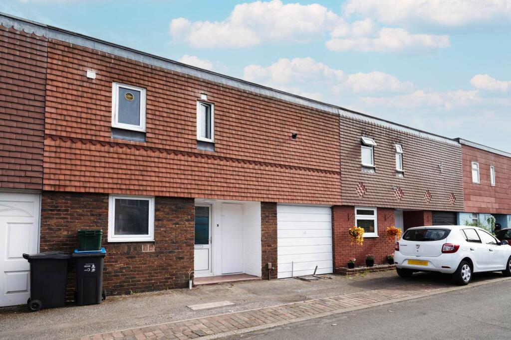 3 bed Mid Terraced House for rent in New Malden. From SeOUL Residential - New Malden