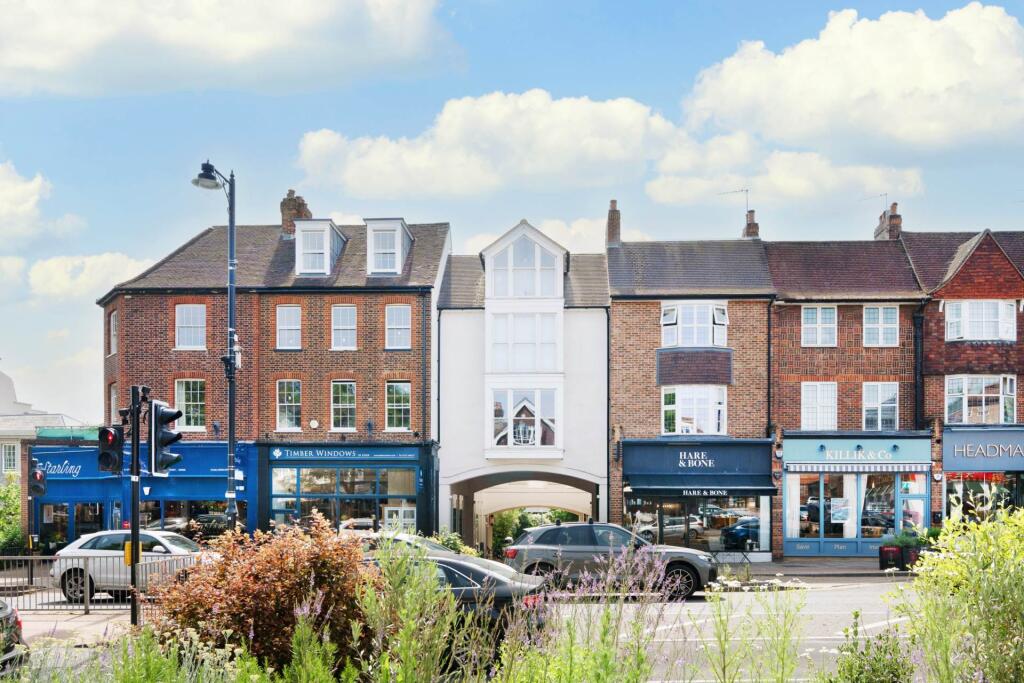 4 bed 1st Floor Flat for rent in Esher. From SeOUL Residential - New Malden