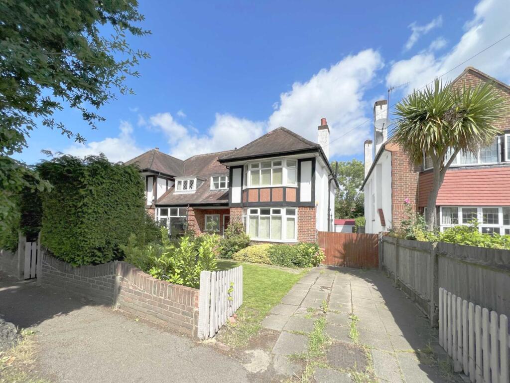 3 bed Semi Detached for rent in New Malden. From SeOUL Residential - New Malden