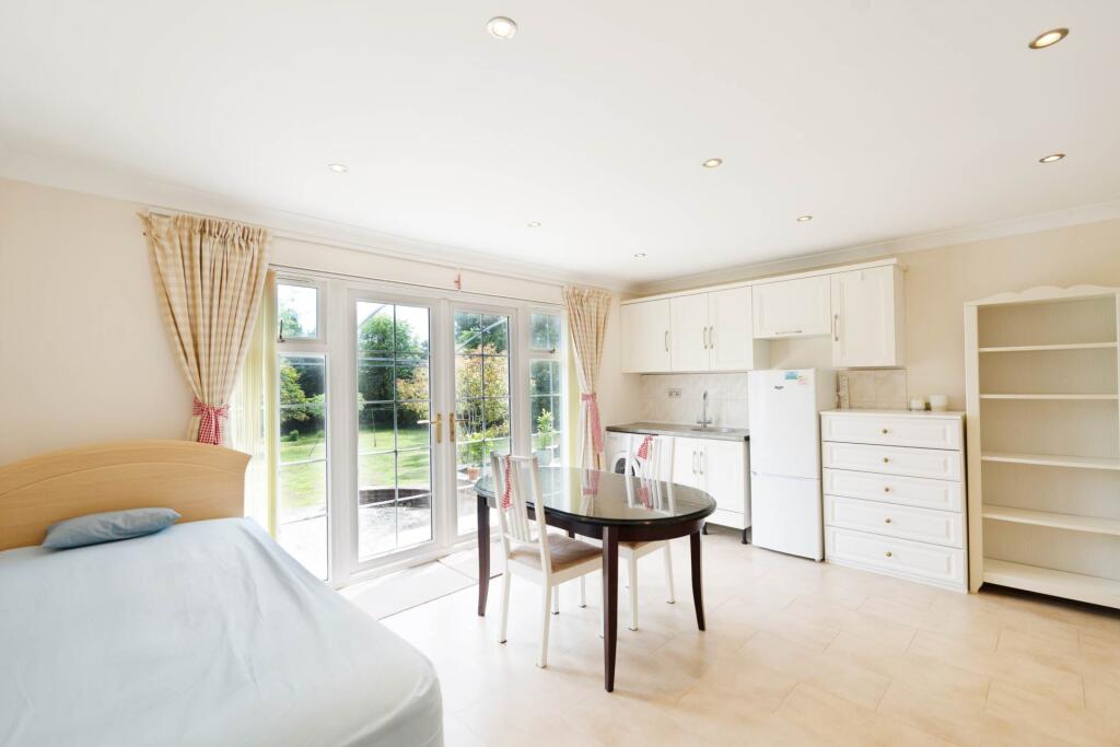 4 bed Studio for rent in Worcester Park. From SeOUL Residential - New Malden 4 bed Studio for rent in Worcester Park. From SeOUL Residential - New Malden