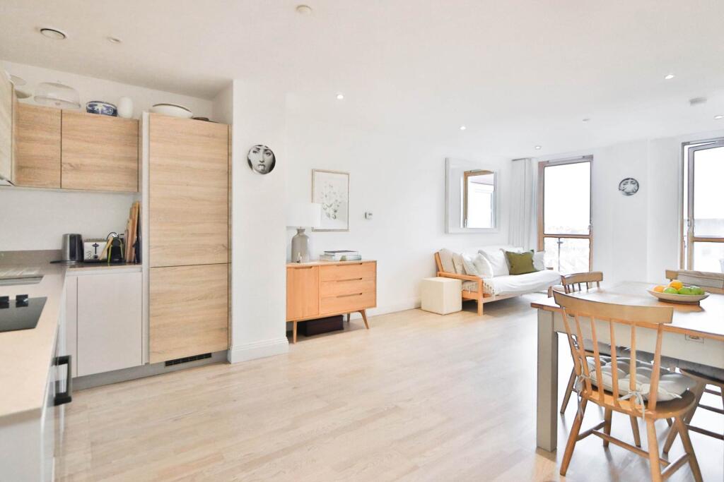 3 bed Apartment for rent in New Malden. From SeOUL Residential - New Malden
