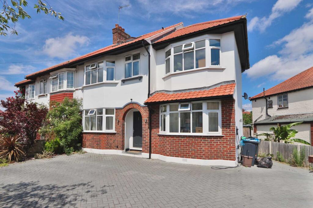 6 bed Semi Detached for rent in New Malden. From SeOUL Residential - New Malden 6 bed Semi Detached for rent in New Malden. From SeOUL Residential - New Malden