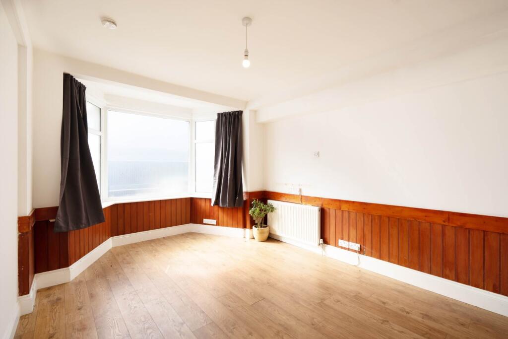 5 bed Semi Detached for rent in Worcester Park. From SeOUL Residential - New Malden 5 bed Semi Detached for rent in Worcester Park. From SeOUL Residential - New Malden