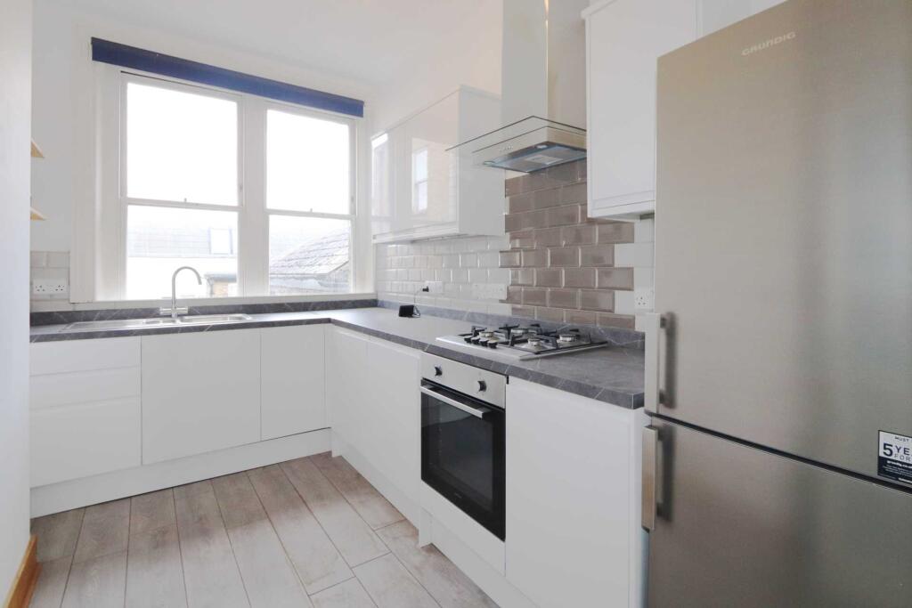 1 bed 1st Floor Flat for rent in Wimbledon. From SeOUL Residential - New Malden 1 bed 1st Floor Flat for rent in Wimbledon. From SeOUL Residential - New Malden