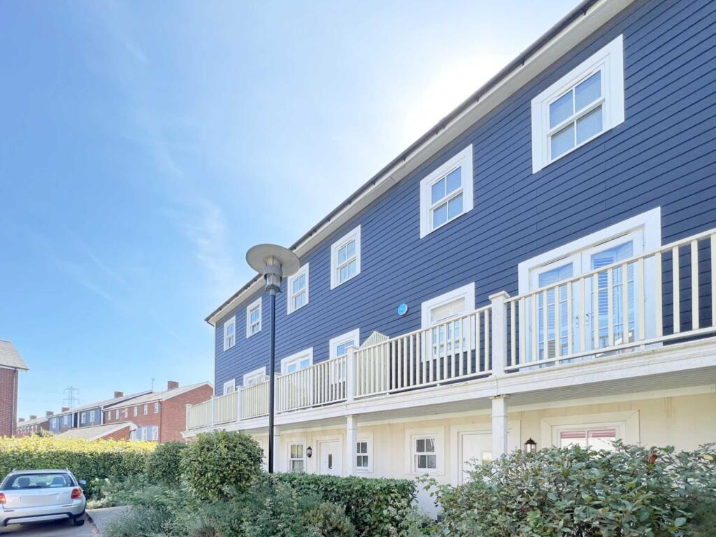 4 bed Semi Detached for rent in Worcester Park. From SeOUL Residential - New Malden 4 bed Semi Detached for rent in Worcester Park. From SeOUL Residential - New Malden