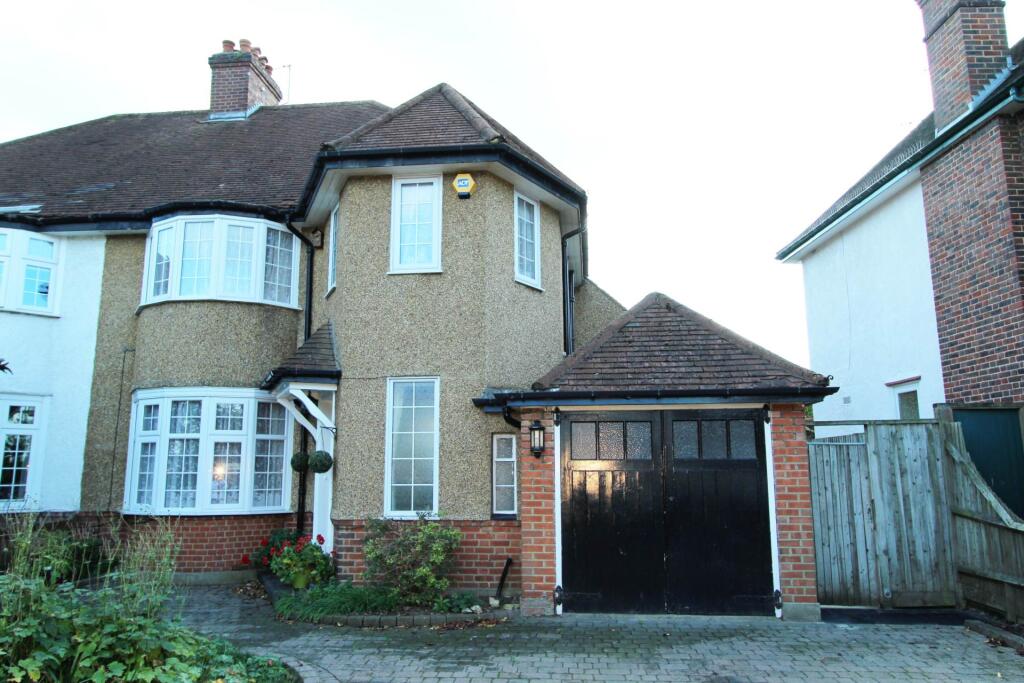 4 bed Semi Detached for rent in New Malden. From SeOUL Residential - New Malden