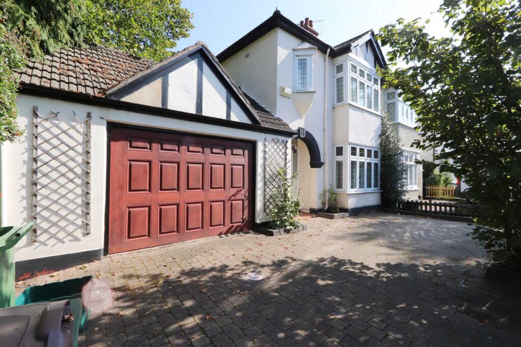 4 bed Semi Detached for rent in Worcester Park. From SeOUL Residential - New Malden 4 bed Semi Detached for rent in Worcester Park. From SeOUL Residential - New Malden