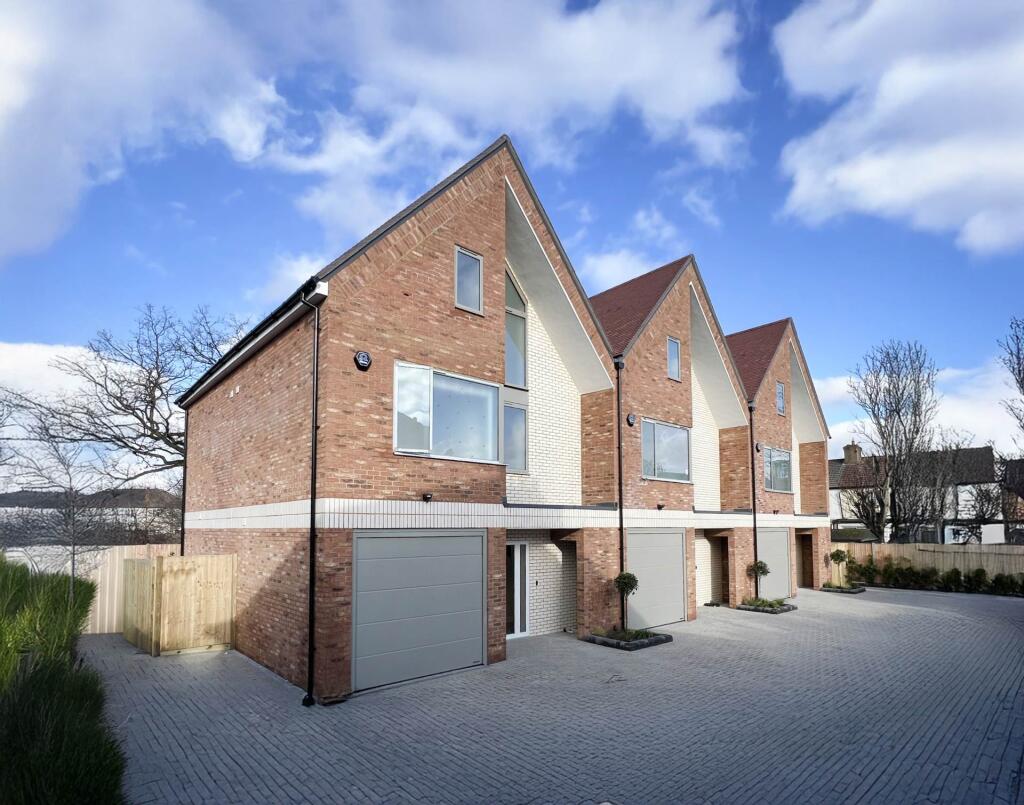4 bed End of Terrace for rent in New Malden. From SeOUL Residential - New Malden