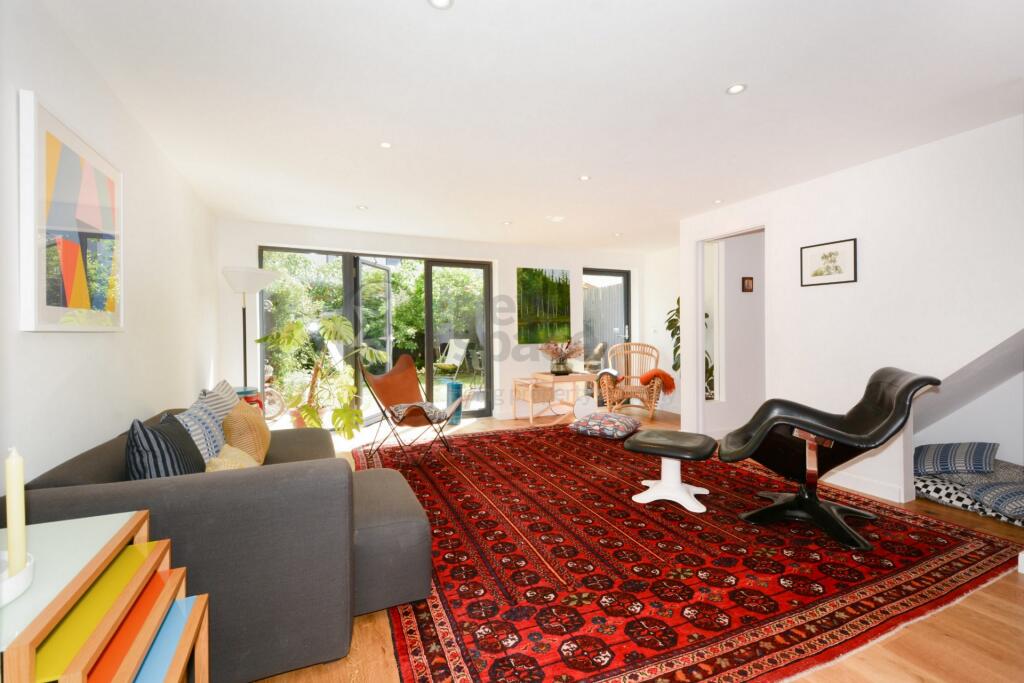 4 bed Detached for rent in Hackney. From New Space - London