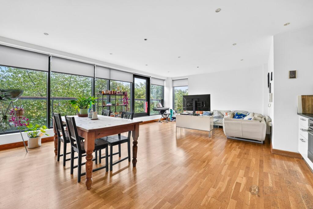 2 bed 1st Floor Flat for rent in Bow. From New Space - London