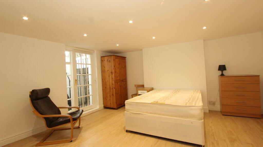 4 bed Apartment for rent in London. From Kubie Gold Associates - London