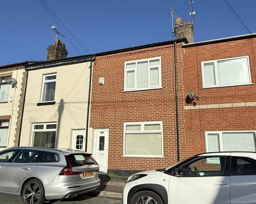 3 bed Mid Terraced House for rent in Widnes. From Brooks Estate and Letting Agents Ltd - Prescot