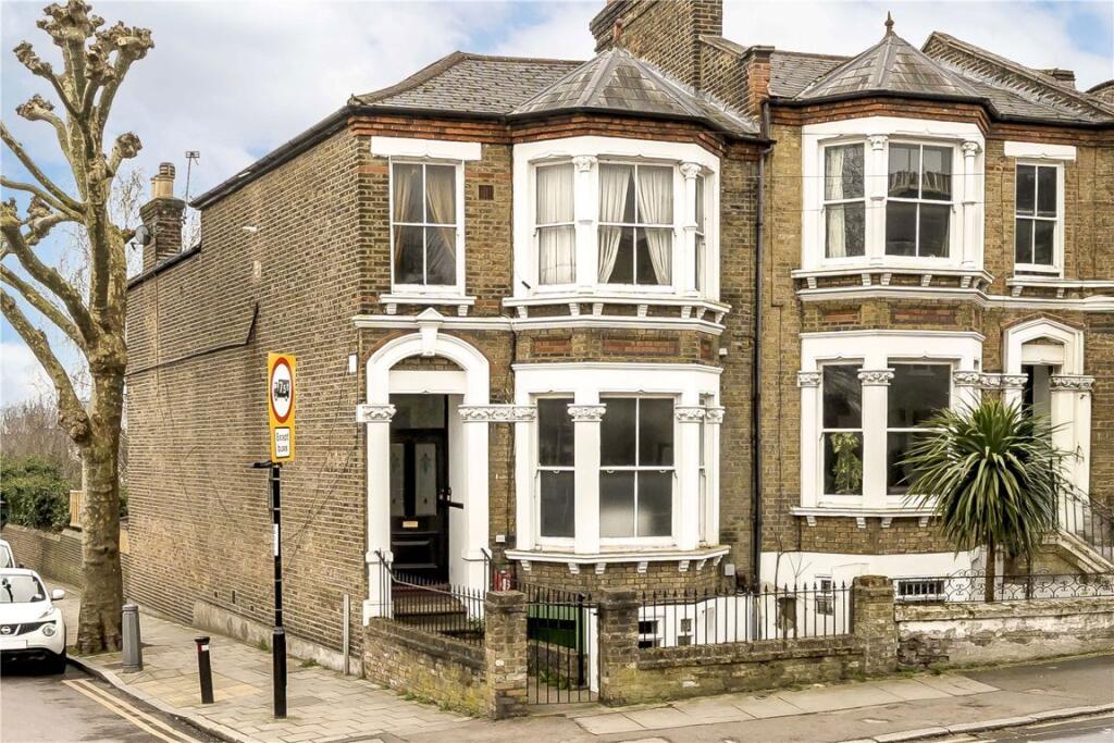 3 bed 1st Floor Flat for rent in Deptford. From Conran Estates - Brockley