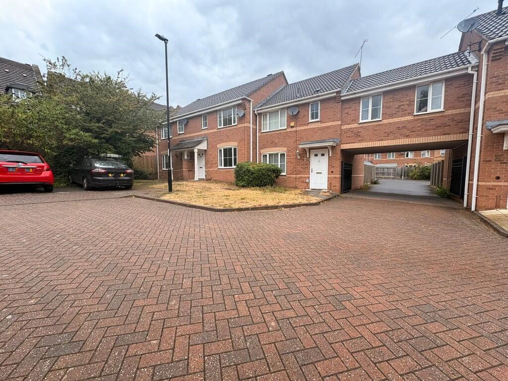 3 bed Mid Terraced House for rent in Coventry. From Black & White - Birmingham