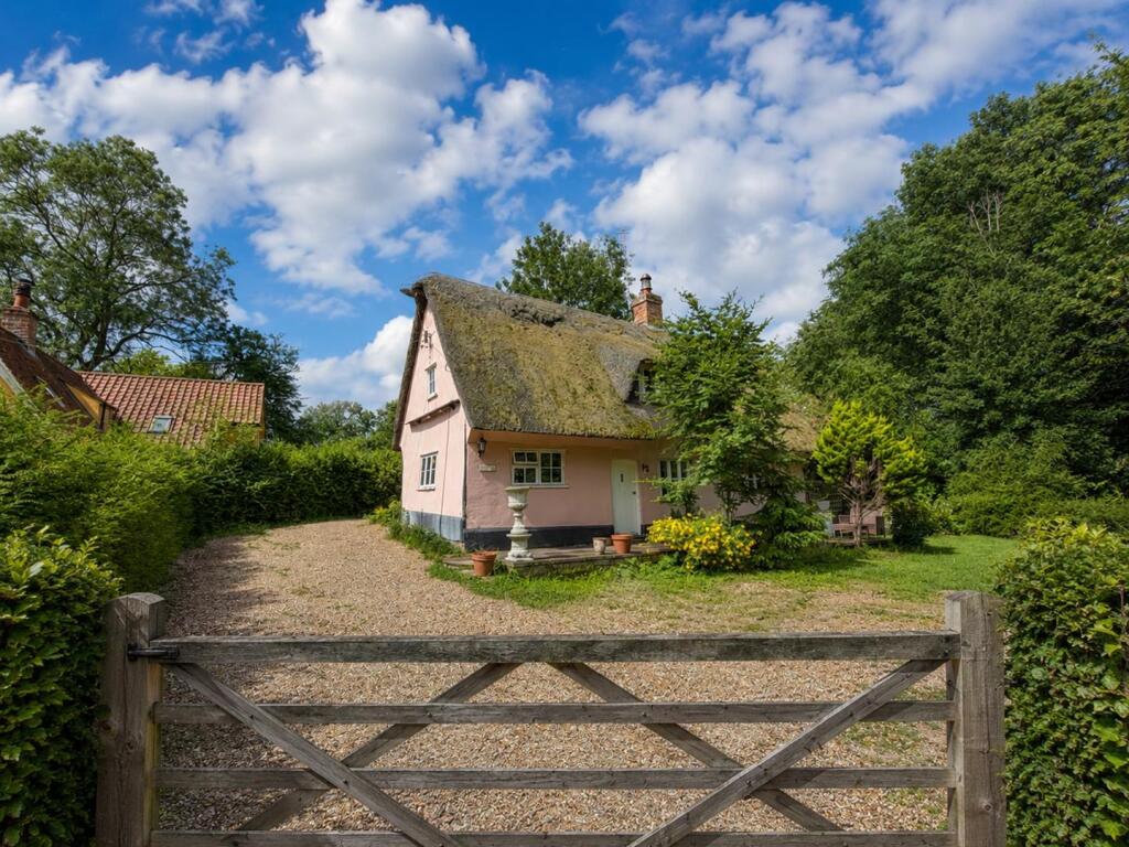 3 bed Detached for rent in Lidgate. From Clarke Philips - Newmarket 3 bed Detached for rent in Lidgate. From Clarke Philips - Newmarket
